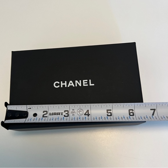 Chanel gift box with Carnellian bow and flower - Picture 3 of 5